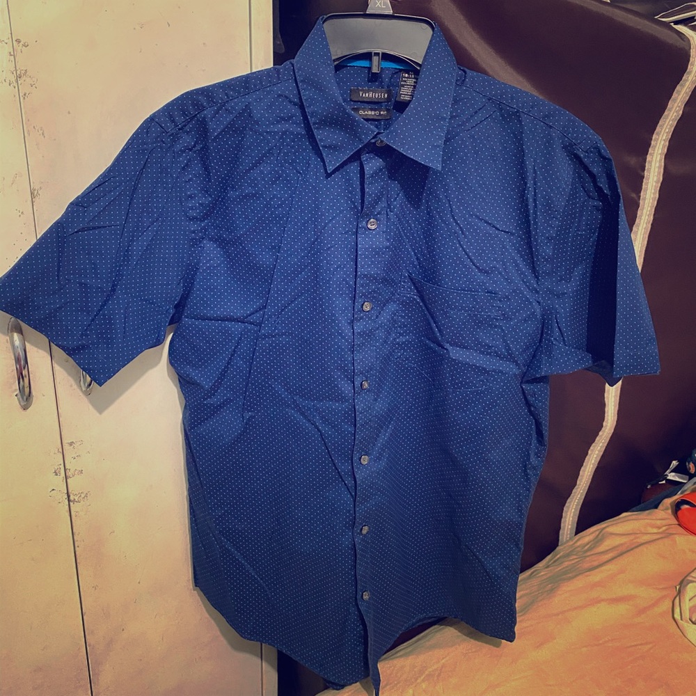 Van-Heusen Button down